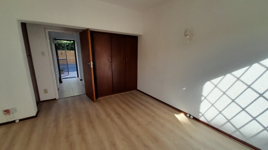 To Let 1 Bedroom Property for Rent in Kenilworth Western Cape